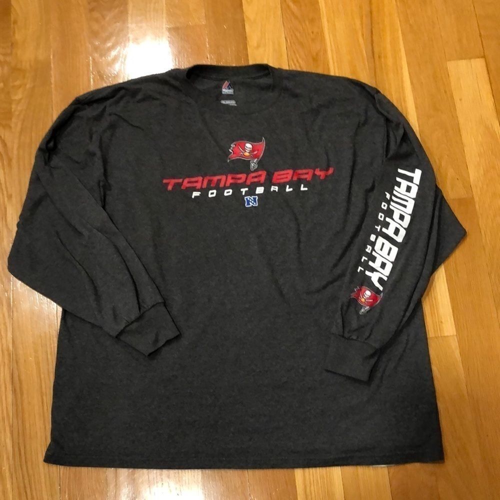 𝅺majestic Tampa Bay long sleeve t-shirt size 2 Xl.